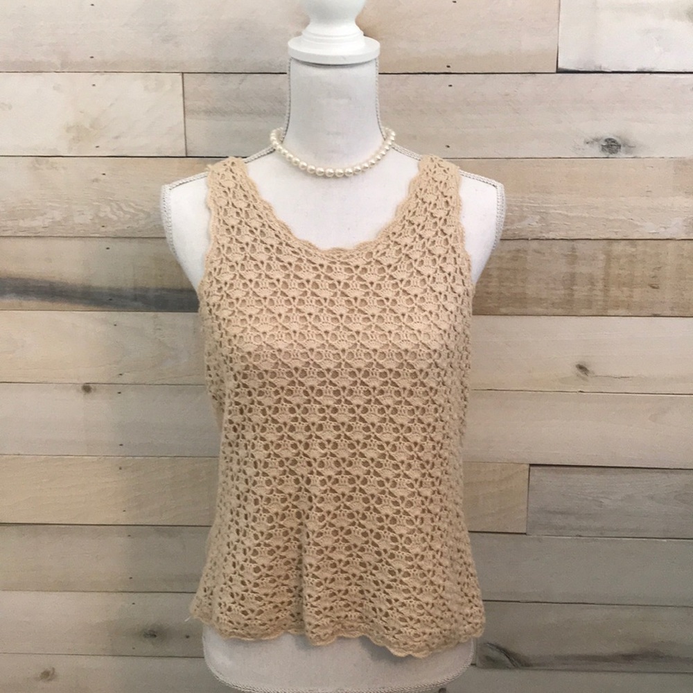 ⚜️ Requirements - Cream Crocheted Tank Top Size M